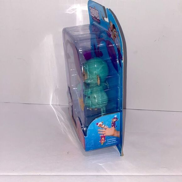 WowWee Fingerlings Interactive Pet Baby Monkey Zoe With Bonus Stand Green NWT - Picture 4 of 8